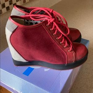 Wedge Sneakers Women Size 9 - (39)